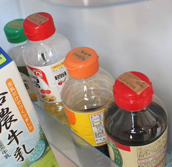 小さめのサイズのボトルだと冷蔵庫の中もスッキリ。賞味期限内に使い切れる量を選んでいます。