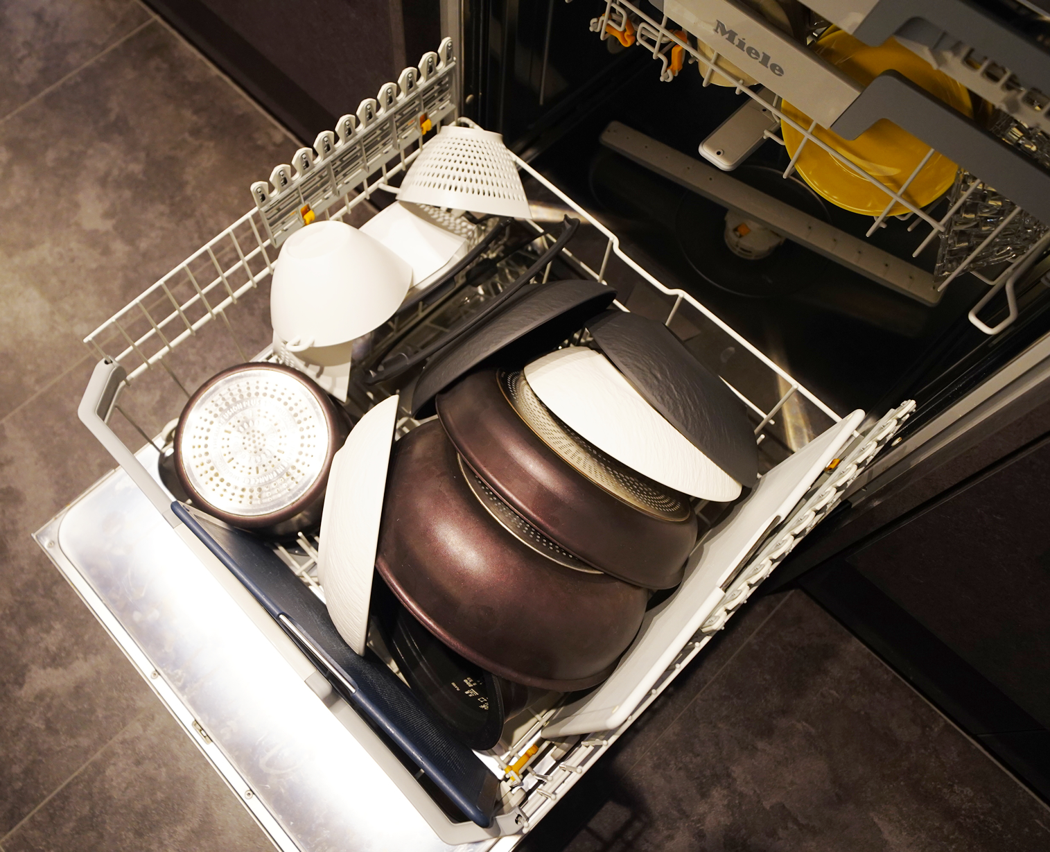 ミーレ社製の食洗器は、食器類の出し入れ、容量、洗浄力等、導入してよかったと思う設備No.1です。
