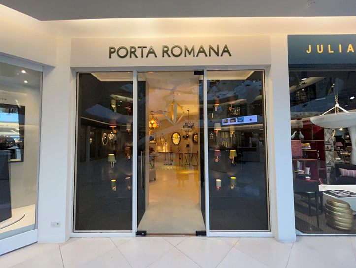 世界中のデザイナーが愛する、アーティーな照明メーカー、ポルタ・ロマーナ。ショールームは世界にここだけにしかありません。