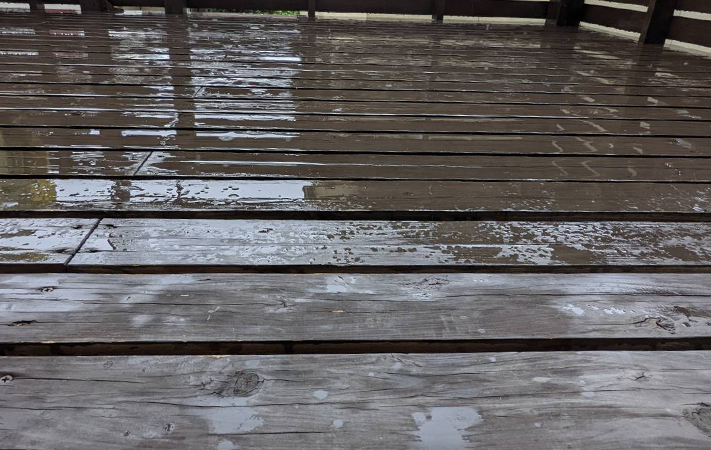 バルコニーに雨に濡れないスペースの必要性を感じるようになりました。