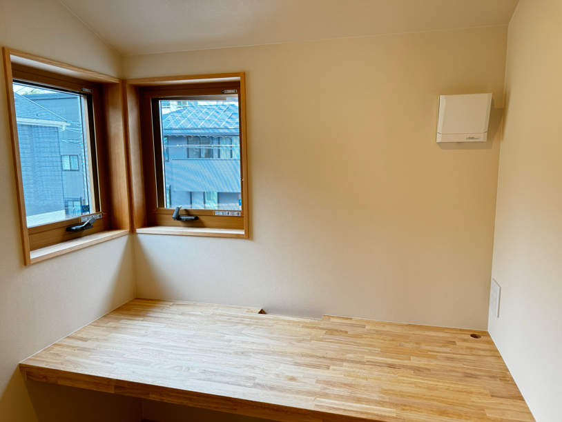 1820mm×700mmの書斎の造作デスク。