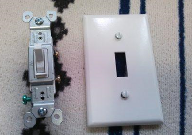 心地よいスイッチ音のするCOOPER社製のアメリカンスイッチ（片切スイッチ）。