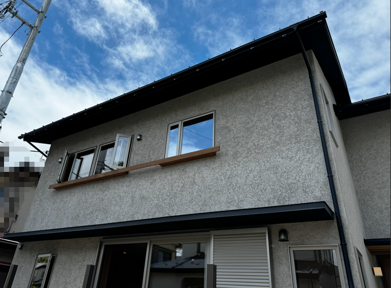 ガルバリウム、焼杉、そとん壁の3つの候補から選んだのは「そとん壁」。