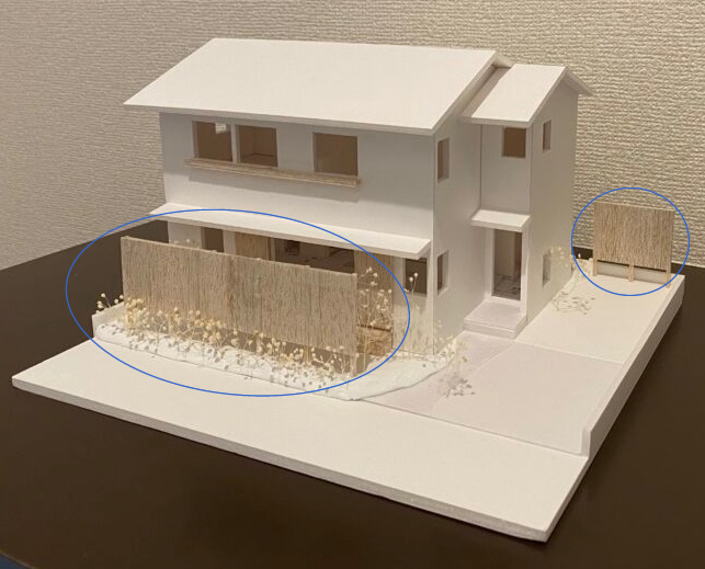 ２カ所に杉板でつくった塀を設置。