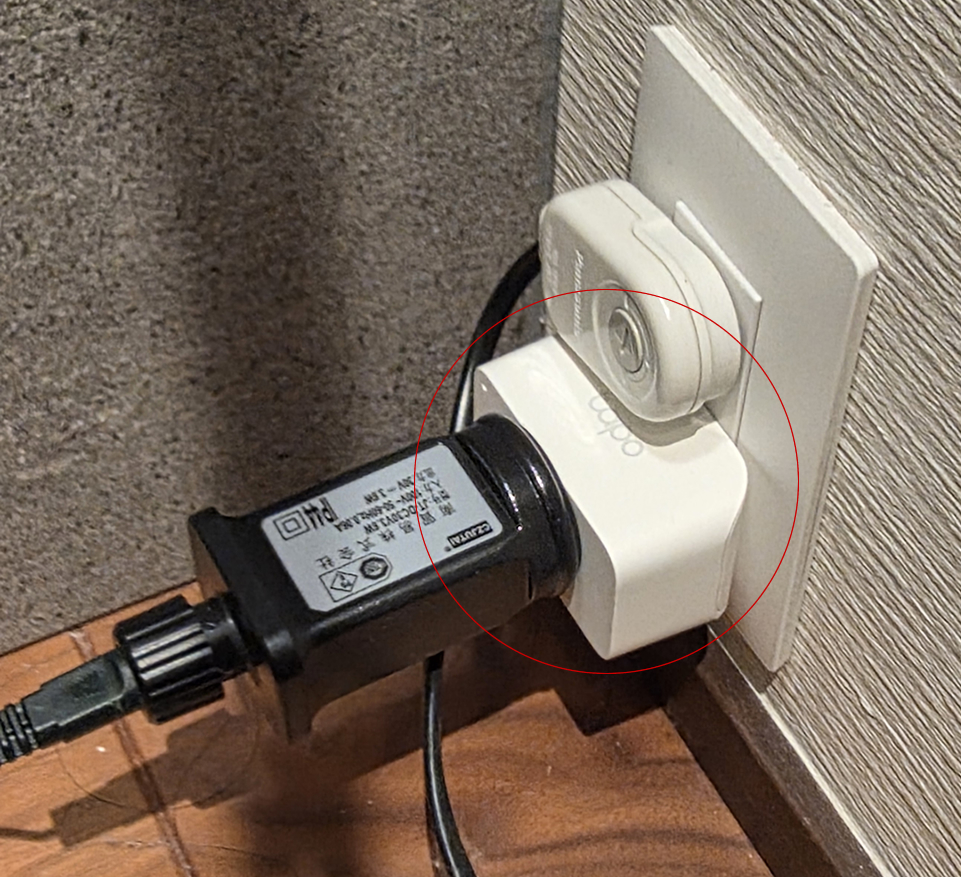 クリスマスツリーの点灯を制御するために使用しているスマートプラグ「TP-LINK Tapo」。