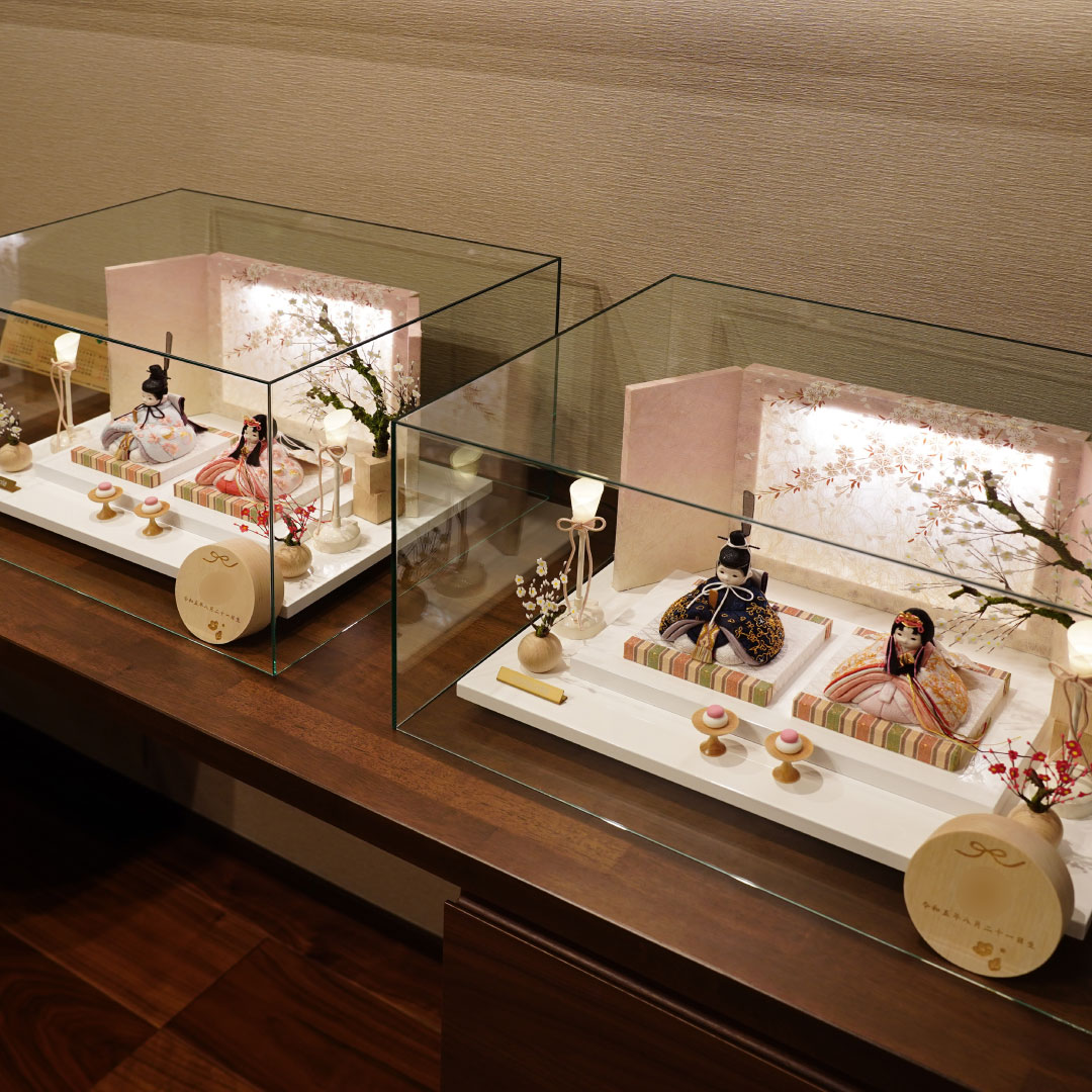 ダイニングに飾る雛人形の照明の点灯もスマートプラグでタイマー設定を行なっています。