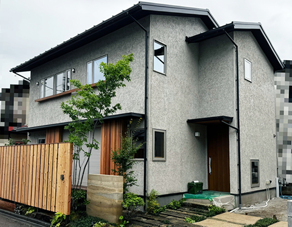 外構が完成すると土地のイメージが大きく変わりました。