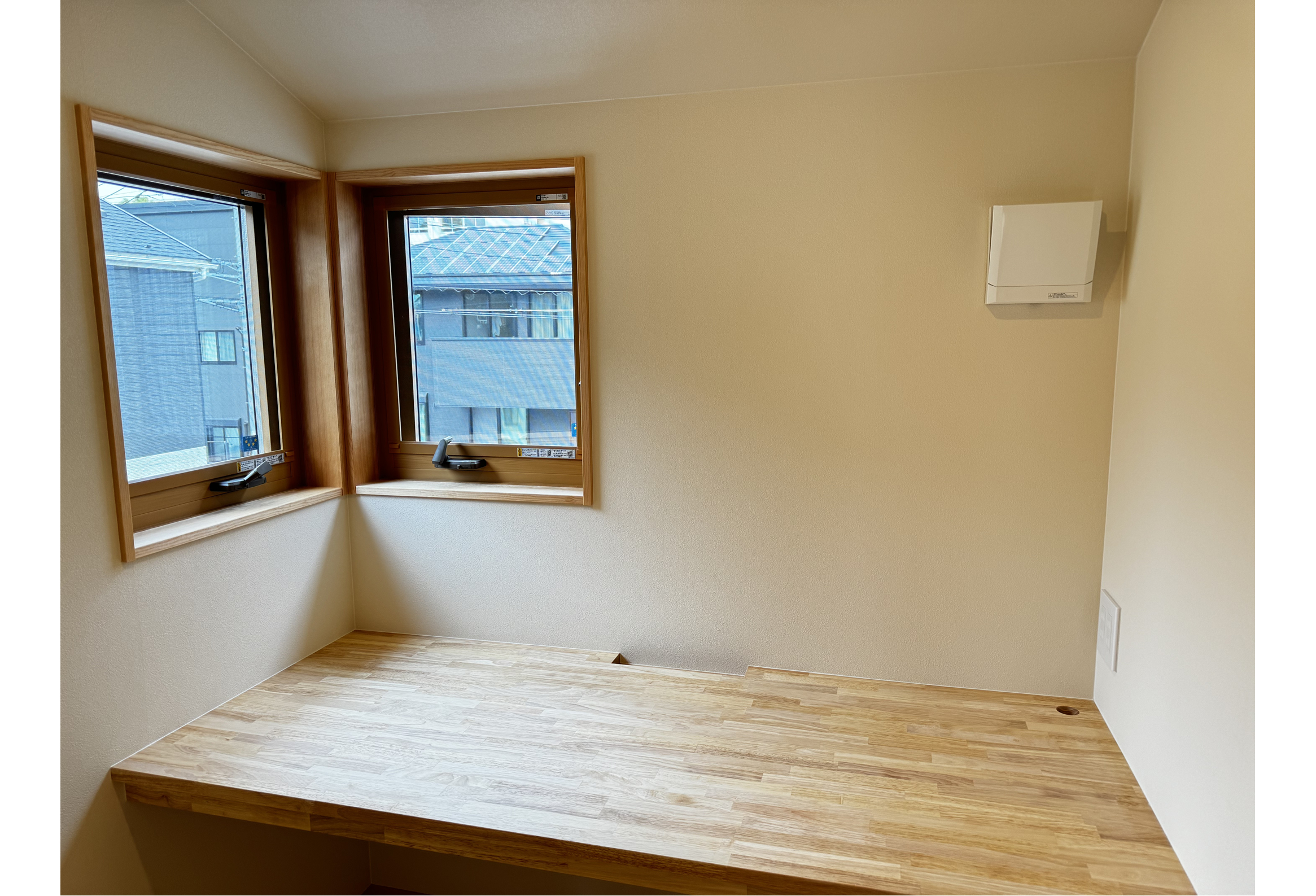 同じ部屋でも窓を減らして１枚あたりを大きくすることも検討したと思います。