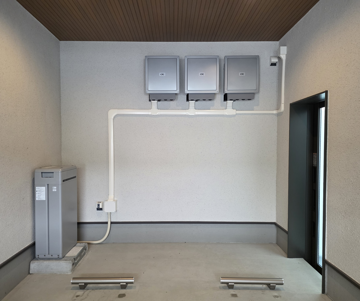 こちらも長州産業の「Smart PV multi」全負荷対応型ハイブリッド蓄電システム。